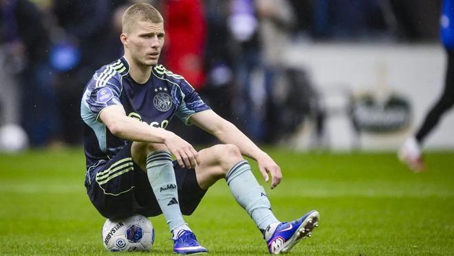 Goal:鲍姆确定留在法兰克福;俱乐部签加埃的转会停止